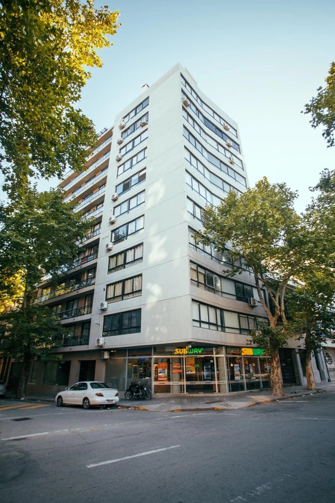 Venta Apartamento De Un Dormitorio Con Renta En Piso 12, Cordón.
